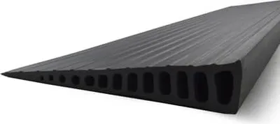 Produktbild von Gummi Türschwellenrampe - 40 mm - 900 mm - Ohne Klebefläche