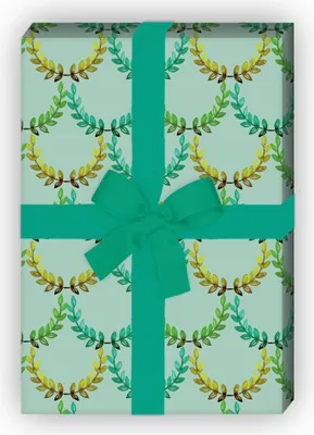 Produktbild von Gemaltes Lorbeer Geschenkpapier mit Kränzen, grün - G11673, 32 x 48cm