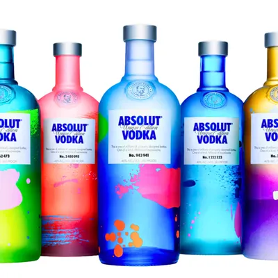 Produktbild von Absolut Vodka Unique 0,7L – Limitierte Edition 2012, Einzelstück mit künstlerischem Design, Sammler-Wodka aus Schweden mit 40% Vol., Geschenkflasche