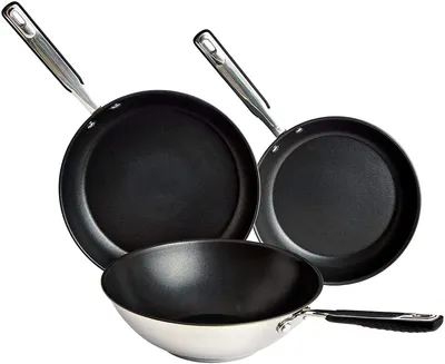 Immagine prodotto di Set di pentole Amazon Basics, composto da 3 pezzi: una padella wok e un set di padelle in acciaio inossidabile con rivestimento in Vetroceramica, con una padella da 24,0 cm e una da 28,0 cm, e un wok da 28,0 cm. Adatto per piani cottura a induzione, lavabile in lavastoviglie