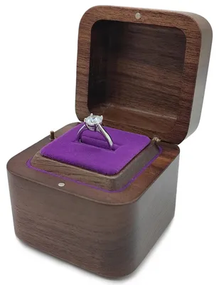 Produktbild von Holzschatulle für Schmuck mit elegantem Aufbewahrungsbereich für Verlobungsringe