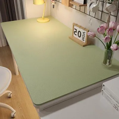 Immagine prodotto di Tappetino per sedia da ufficio in Finto cuoio - Tappetino protettivo per sedia da ufficio - Protezione per sedia da ufficio - Antiscivolo e impermeabile - 50 x 80 cm - Verde chiaro