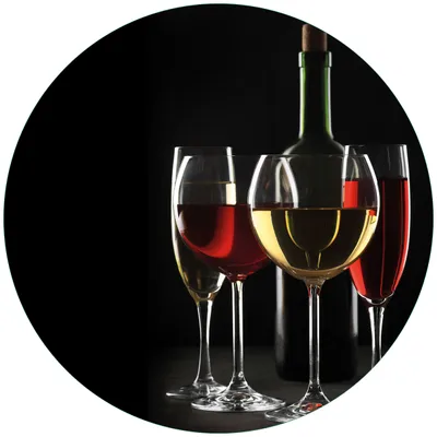 Produktbild von Wallario Premium Glasbild, freischwebende Optik, kräftige Farben, rund 50cm Durchmesser, Motiv Weinverkostung am Abend