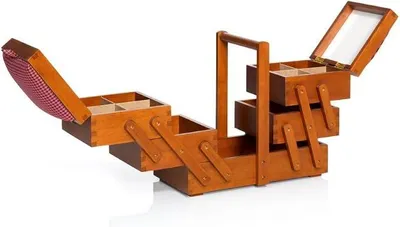 Imagen del producto de Silecomplaza 612550. Caja de costura de madera oscura, con tela, color marrón
