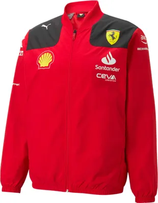 Produktbild von Scuderia Ferrari Team Jacke 2023 von Puma, Offizieller Fanartikel, Rot mit Sponsorlogos & Stehkragen, Reißverschluss und Seitentaschen