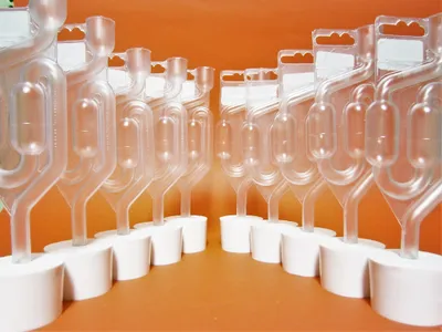 Produktbild von 10 x Gummistopfen mit Loch 51/48mm + Gärröhrchen, Konischer Gummi Stopfen | Gummi Korken | Gumistopfen