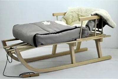 Produktbild von Holzschlitten Kinderschlitten aus Buchenholz Rückenlehne inkl. Zugseil + Winterfußsack Schlittensack 40 x 90 cm Fußsack Schlitten Kinderwagen Hellgrau