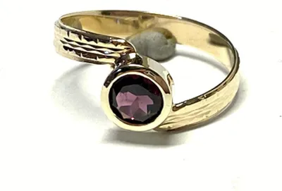 Produktbild von vom Trauring zum Schmuckring mit strahlendem Topas violac rund facettiert 585/- Gelbgold #60