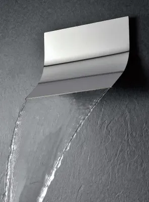 Produktbild von Wasserfall-Auslauf für Wanne oder Dusche komplett Messing