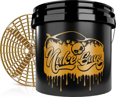 Produktbild von Nuke Guys Golden Bucket Set - Auto Wascheimer 3,5 GAL & Grit Guard Eimereinsatz