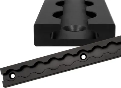 Produktbild von Airlineschiene robust eckig schwarz eloxiert, Alu Zurrschiene 1x 0,5 Meter, hohe Stabilität und Langlebigkeit, für Anhänger, PKW, LKW, Camper, Wohnmobil