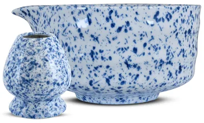 Produktbild von Cebador - Matcha Set Mizore 2-Teilig - Weiß-Blaue Keramik Matchawan Schale 420ml - Kusenaoshi Halter - Traditionelle Teezeremonie