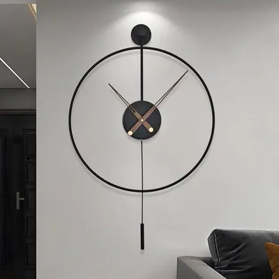 Zdjęcie produktu dla Unyqoos® – zegar ścienny typu pendel, cichy mechanizm, nowoczesny, minimalistyczny, otwarty design, kolor czarny, wysokość 60 cm, wykonany z żeliwa z drewnianymi wskazówkami