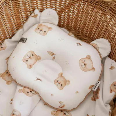 Produktbild von Muminky | Baby Kopfkissen - 23x27 cm - Weiß mit Bären - Ergonomisch - Antiallergisch - Handgemacht