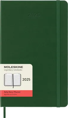 Produktbild von Moleskine 12 Monate Tageskalender 2025, Large/A5, 1 Tag = 1 Seite, Fester Einband, Myrtengrün