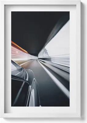 Produktbild von Ein Auto fährt die Straße entlang– Wandbild mit Rahmen – Gerahmtes Bild  – Wanddekoration – 40x60 cm – Weiß