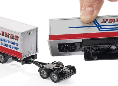 Produktbild von Siku 1806 US-Truck Road Train "UPS" mit Anhänger Maßstab 1:87
