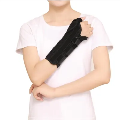Produktbild von Handgelenkstütze mit Daumenspreizer für nächtliche Unterstützung, lindert Tendinitis, De Quervain und Arthritis-Schmerzen (regulär, rechte Hand)