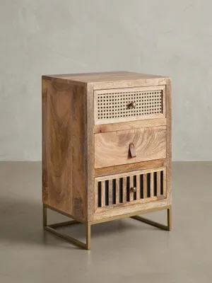 Produktbild von Industrial Nachttisch, Mango Massivholz/Rattan, 3 Schubladen, Boxspringbett-kompatibel. 40x30x60 cm | Kadima Design