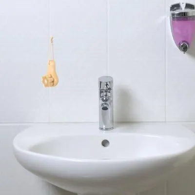 Immagine prodotto di Spazzola per la pulizia del viso manuale, con manico in legno e setole morbide, ideale per un'esfoliazione delicata e una pulizia profonda dei pori, da utilizzare comodamente a casa