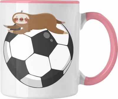 Produktbild von Trendation - Fussball Tasse Geschenk Jungs Fußballer Geschenkidee Lustige Faultier Grafik (Rosa)