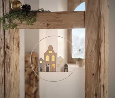 Produktbild von Dekohänger "Häuser" aus Holz, Metallring Ø 30 cm, mit LED Beleuchtung, Wanddeko, Fensterdeko