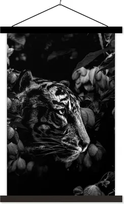 Produktbild von MuchoWow® Textilposter Tiger zwischen den Blumen - schwarz und weiß 40x60 cm mit schwarzem Rahmen - Wanddekorationen