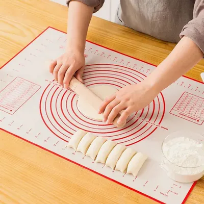 Produktbild von 60*40cm Rutschfeste Backunterlage Antihafte Backmatte Silikon Groß Teigunterlage Ausrollmatte Silikonmatte Fondant Pizza Teigmatte mit Teigschneider- Epoxidharz Resin