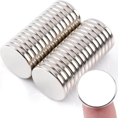 Produktbild von Famanu Neodymium Magneten extra stark - Set von 30 - 20 x 3 mm