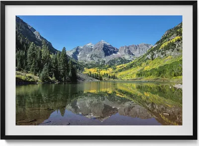 Produktbild von See mit Bergen und Wäldern– Wandbild mit Rahmen – Gerahmtes Bild  – Wanddekoration – 100x70 cm –  Schwarz Rahmen