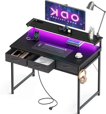 Produktbild von Schwarzer Gaming-Schreibtisch mit 3 Schubladen und USB-Anschlüssen