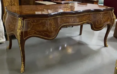 Produktbild von Casa Padrino Barock Schreibtisch Mahagoni Intarsien / Gold - Handgefertigter Antik Stil Sekretär mit 5 Schubladen - Barock Büro Möbel