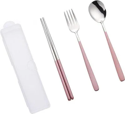 Image de Ustensiles de cuisine en argent - fourchettes, cuillères, couteaux - Camping et camping-car.