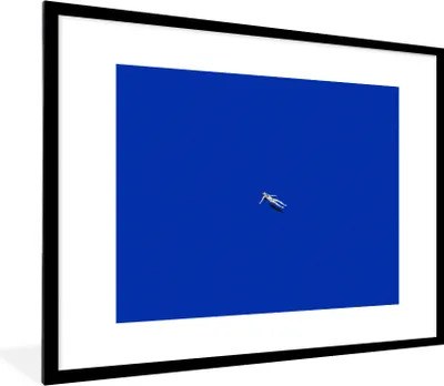 Produktbild von MuchoWow® Gerahmtes Poster Vintage - Blau - Frau 80x60 cm - Poster mit Schwarzem Bilderrahmen Wandposter Rahmen Foto Bilder - Schlafzimmer-Dekorationen - Fotoposter