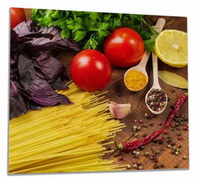 Produktbild von Wallario Herdabdeckplatte aus Glas, Größe 60 x 52 cm 1-teilig, Motiv Italienisches Menü mit Spaghetti, Tomaten, Basilikum und Gewürzen