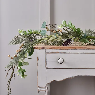 Weihnachtsgirlande 1,5 m Gold – künstlich mit Zapfen & Beeren