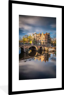 Produktbild von MuchoWow® Gerahmtes Poster Typische herbstliche Impression der Prinsengracht in Amsterdam 60x90 cm - Poster mit Schwarzem Bilderrahmen Wandposter Rahmen Foto Bilder - Dekoration - Wandposter Wohnzimmer - Hochwertig