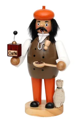 Kaffeemühle in der linken Hand Kaffeebohnen auf Löffel in der rechten Hand und der Pfeife im Mund.