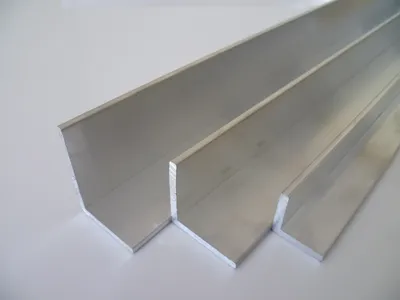 Produktbild von B&T Metall Aluminium Winkel 40 x 40 x 3 mm aus AlMgSi0,5 F22 schweissbar eloxierfähig Länge ca. 2 mtr. (2000 mm +0/- 3 mm)