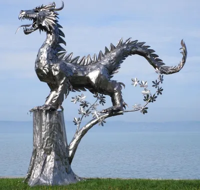 Produktbild von Casa Padrino Luxus Gartendeko Skulptur Drache Silber 290 x 140 x H. 292 cm - Riesige Edelstahl Deko Figur - Gartenfigur - Hotel Garten Deko