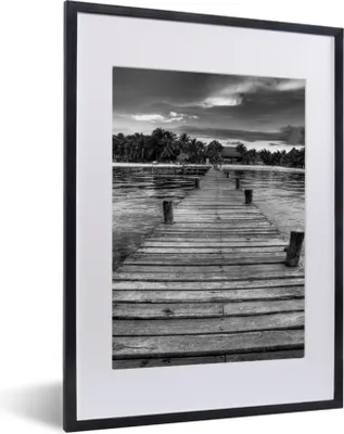 Produktbild von MuchoWow® MuchoWow® Gerahmtes Poster Blick auf den Pier der Isla Mujeres - Schwarz und weiß 30x40 cm - Poster mit zchwarzem Bilderrahmen - Wandposter Schlafzimmer