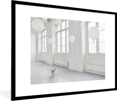 Produktbild von MuchoWow® MuchoWow® Gerahmtes Poster Hund - Weiß - Luftballon 80x60 cm - Poster mit zchwarzem Bilderrahmen - Schlafzimmer-Dekorationen - Fotoposter