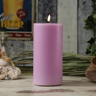 Produktbild von LED Stumpenkerze MIA - Echtwachs - realistische 3D Flamme - H: 20cm - D: 10cm - lavendel