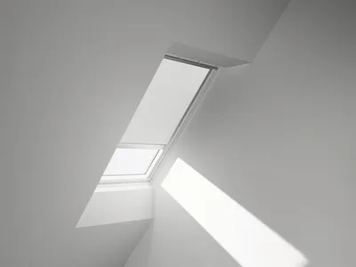 Produktbild von VELUX Wabenplissee uni weiß solarbetriebenS08 1045S