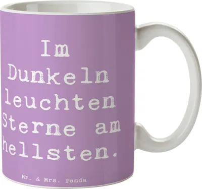 Produktbild von Mr. & Mrs. Panda Becher Spruch Angst vor Dunkelheit überwinden - Lavendeltraum - Geschenk, liebevolle Handarbeit, Kaffeetasse, Selbstvertrauen stärken, Kaffeebecher