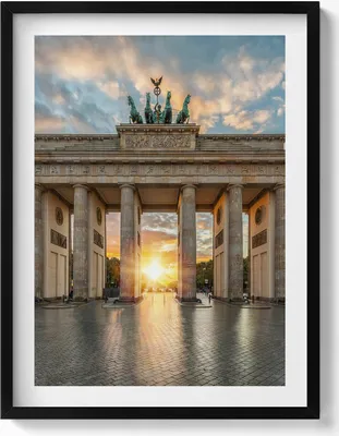 Produktbild von Brandenburger Tor in Berlin– Wandbild mit Rahmen – Gerahmtes Bild  – Wanddekoration – 60x80 cm –  Schwarz Rahmen