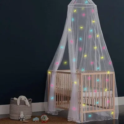 Image de Lit à baldaquin avec étoiles phosphorescentes - Décoration de chambre d'enfant