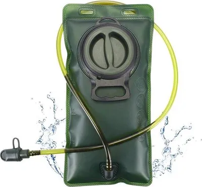 Produktbild von Famanu Trinkblase 2 Liter mit Schlauch für Sport und Outdoor - Leicht und auslaufsicher