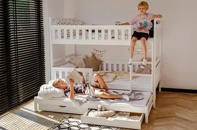Produktbild von Hochbett 90x200 mit Ausziehbett und drei Matratzen, Etagenbett mit Ausziehfunktion, zwei Schubladen, Lattenrost, Rausfallschutz, umbaubar in drei Einzelbetten, Vollholz massiv in weiss