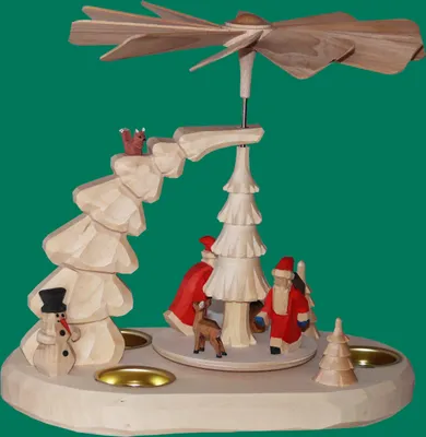 Produktbild von Tischpyramide Weihnachtsmänner & Hasen geschnitzt Höhe 23cm NEU